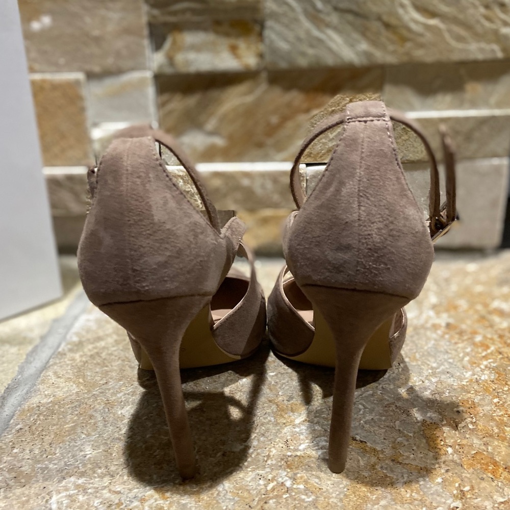 NEW, Neiman Marcus, “Pratt” taupe leather heels - Picture 5 of 6